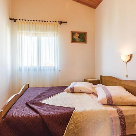 Beautiful Apartment In Pula With Kitchen Luaran gambar