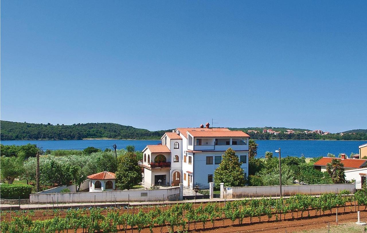 Beautiful Apartment In Pula With Kitchen Luaran gambar