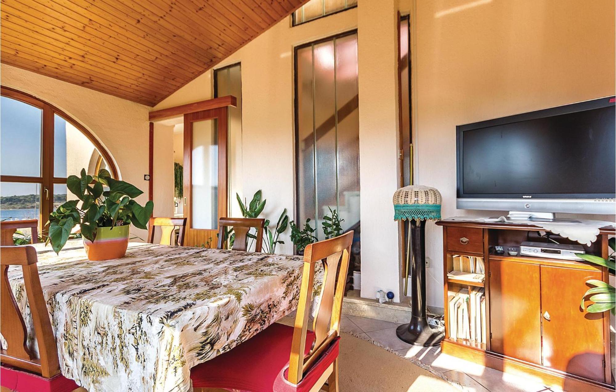 Beautiful Apartment In Pula With Kitchen Luaran gambar