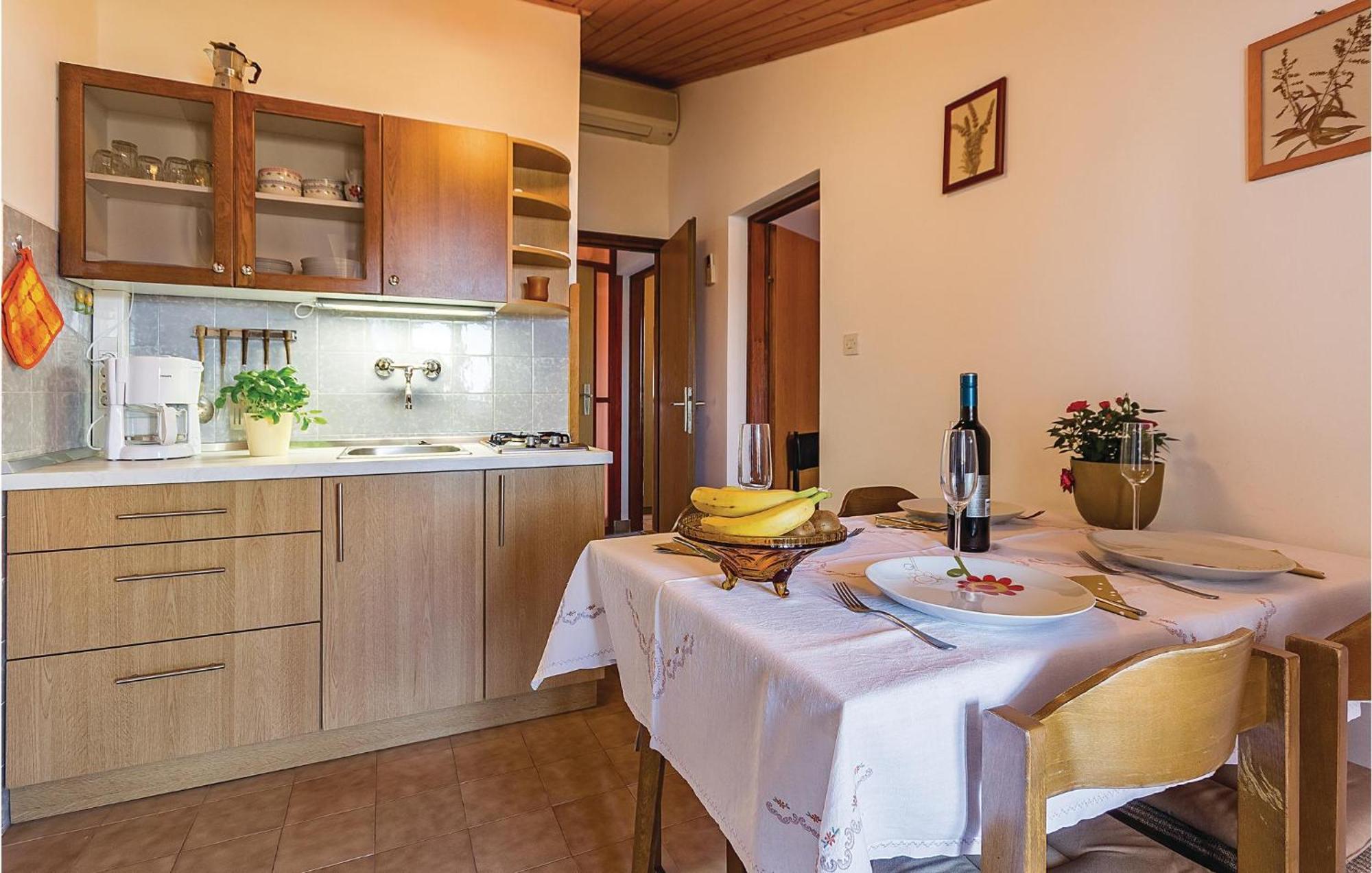 Beautiful Apartment In Pula With Kitchen Luaran gambar