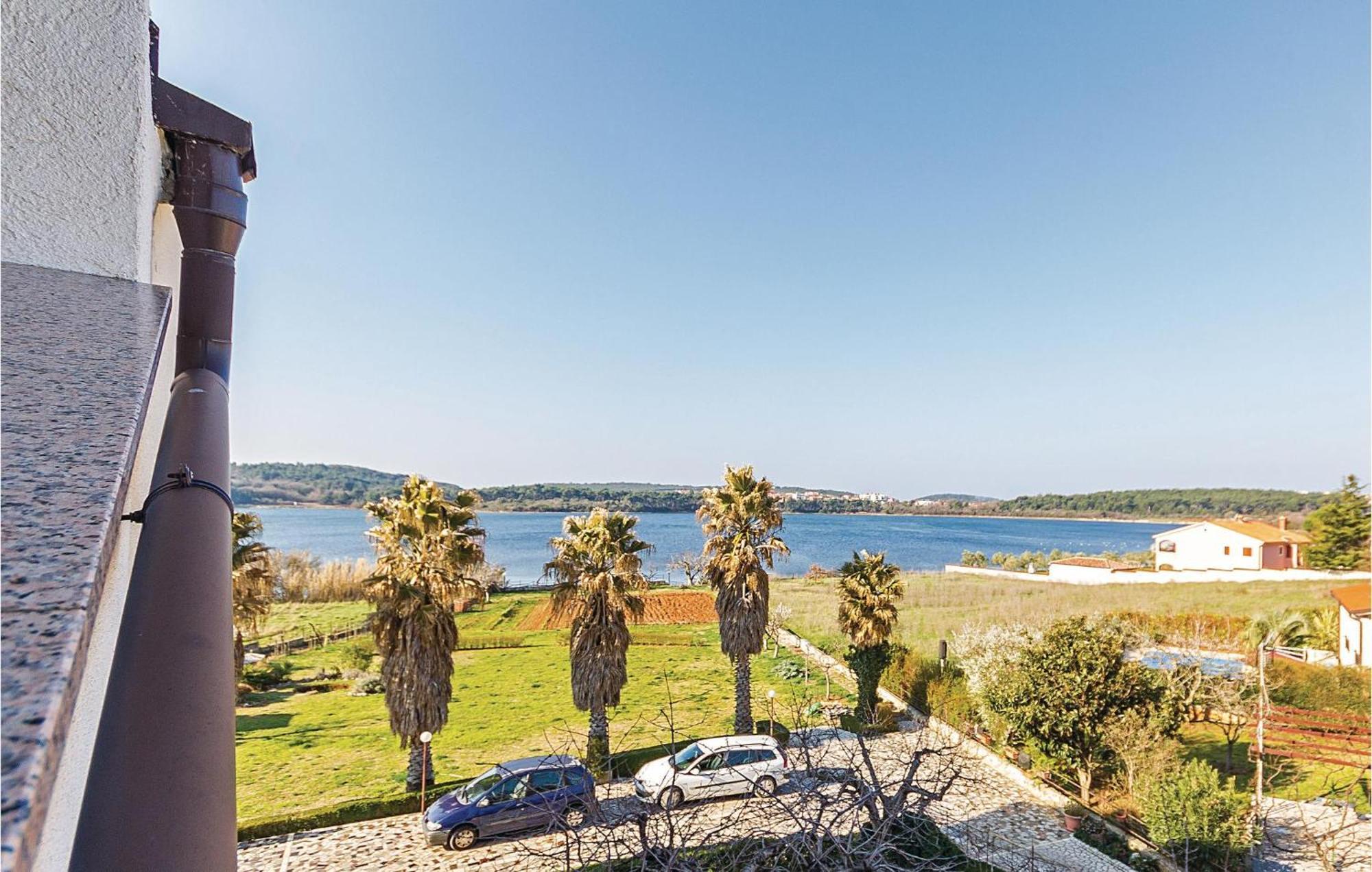 Beautiful Apartment In Pula With Kitchen Luaran gambar