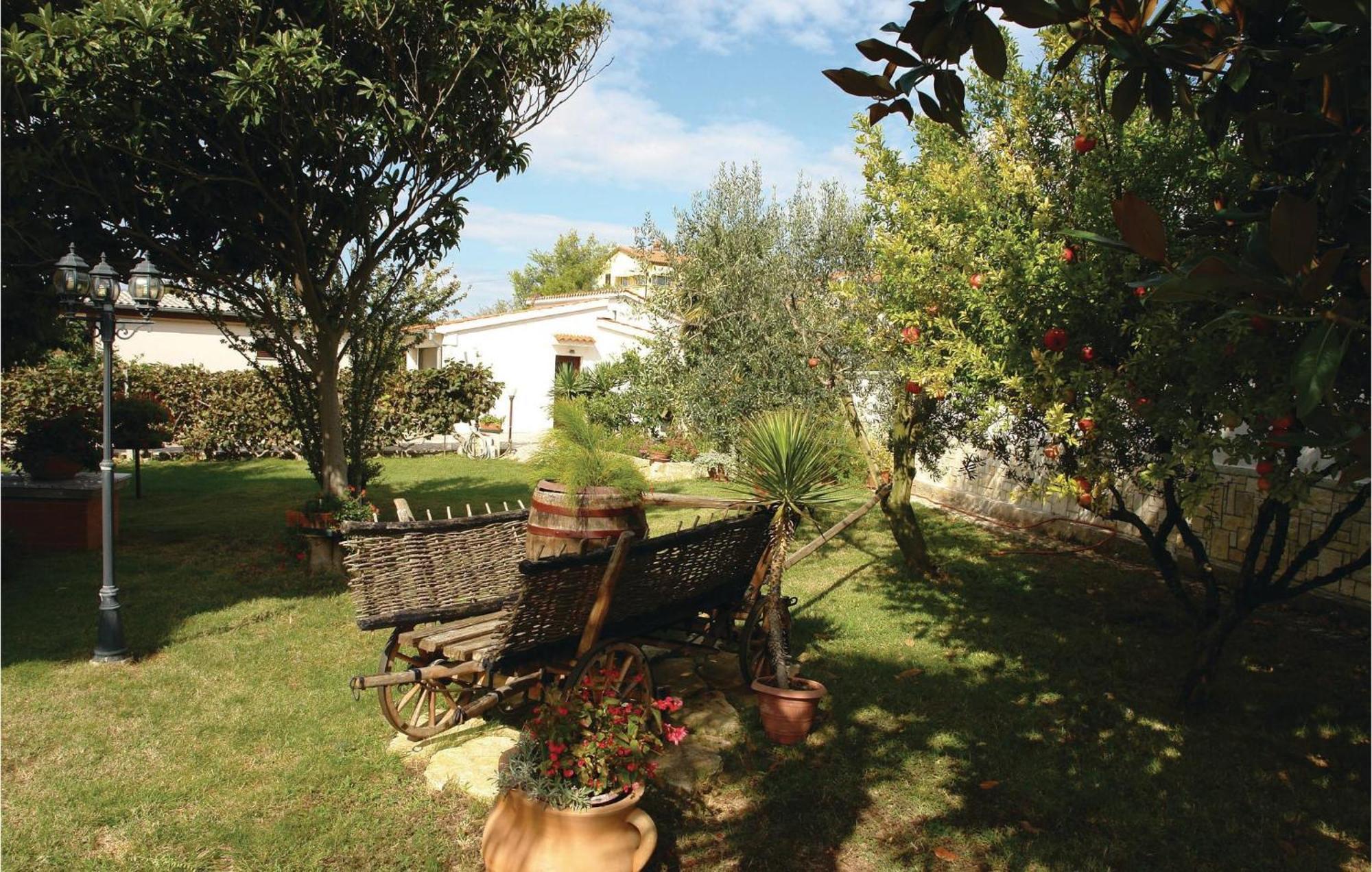 Beautiful Apartment In Pula With Kitchen Luaran gambar